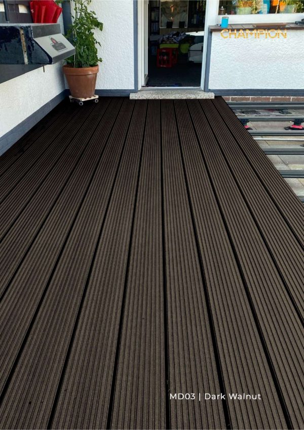CHAMPION MODERN GROOVE DECKING